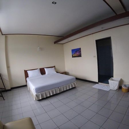 Tapee Hotel Surat Thani Buitenkant foto