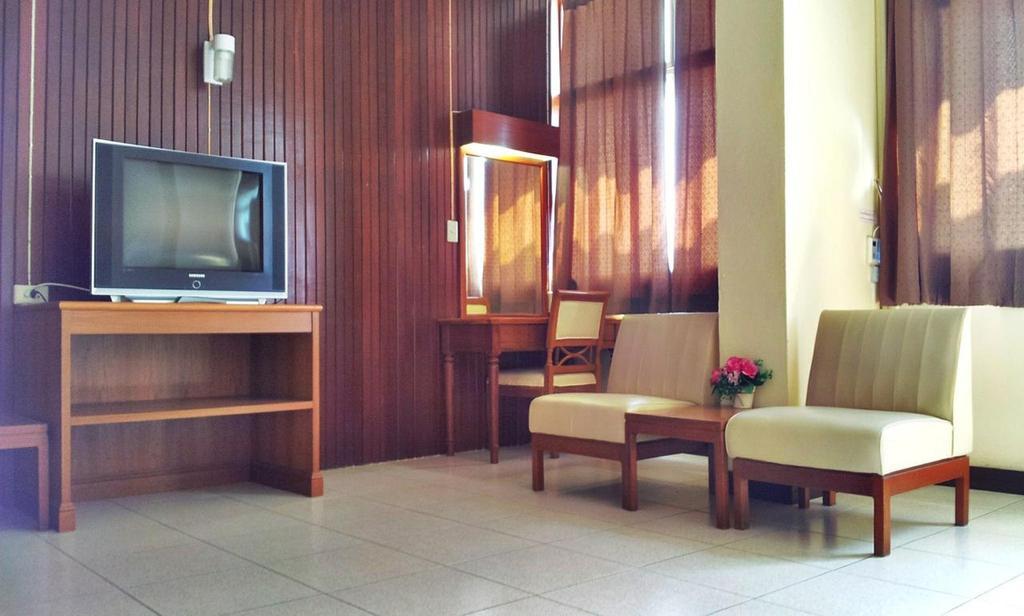 Tapee Hotel Surat Thani Buitenkant foto