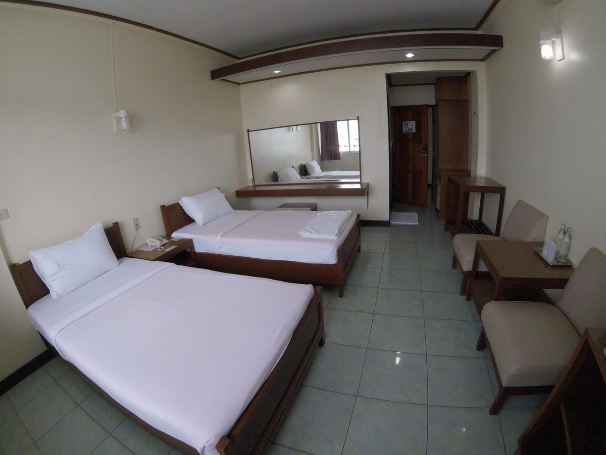 Tapee Hotel Surat Thani Buitenkant foto