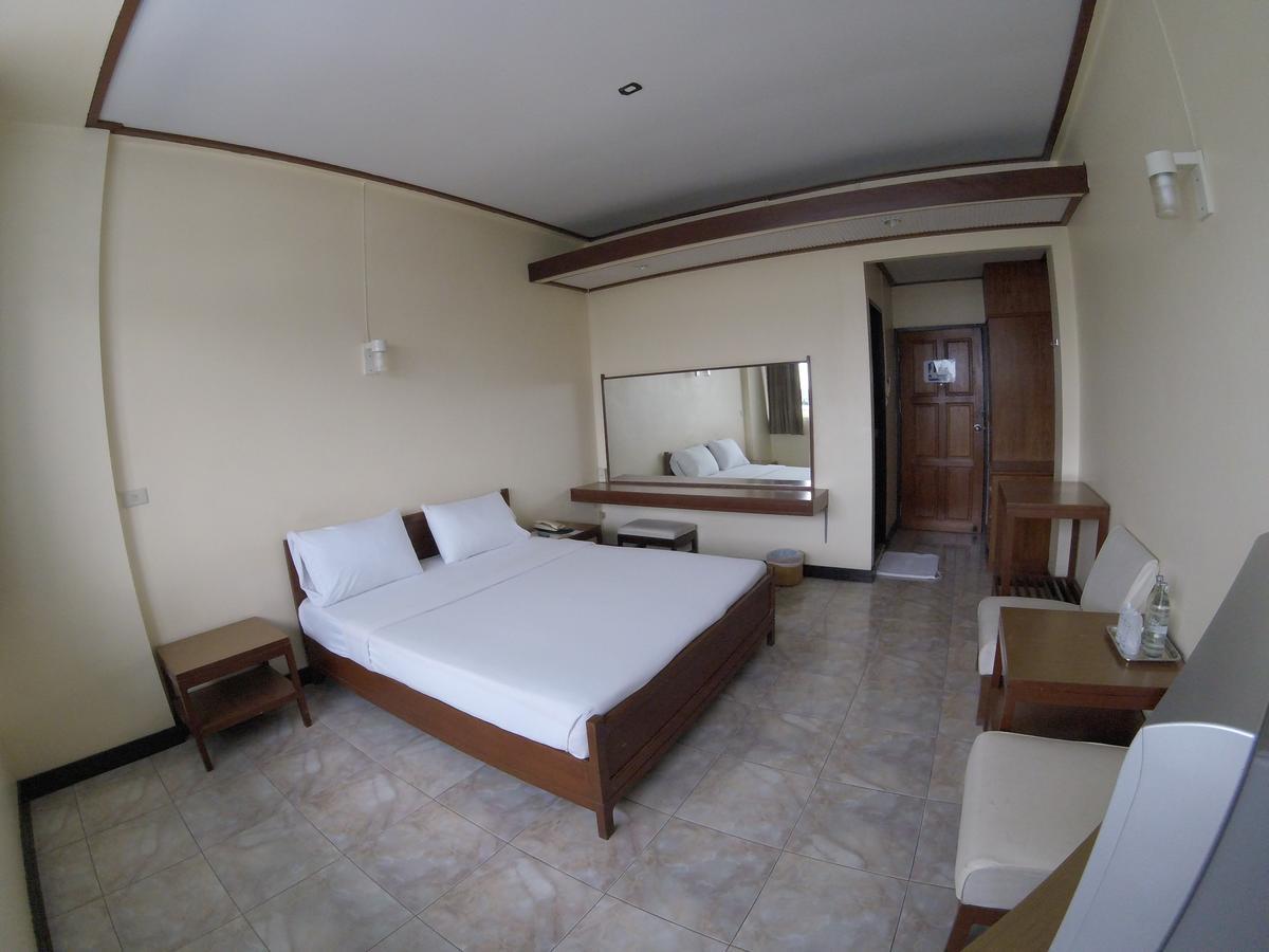 Tapee Hotel Surat Thani Buitenkant foto