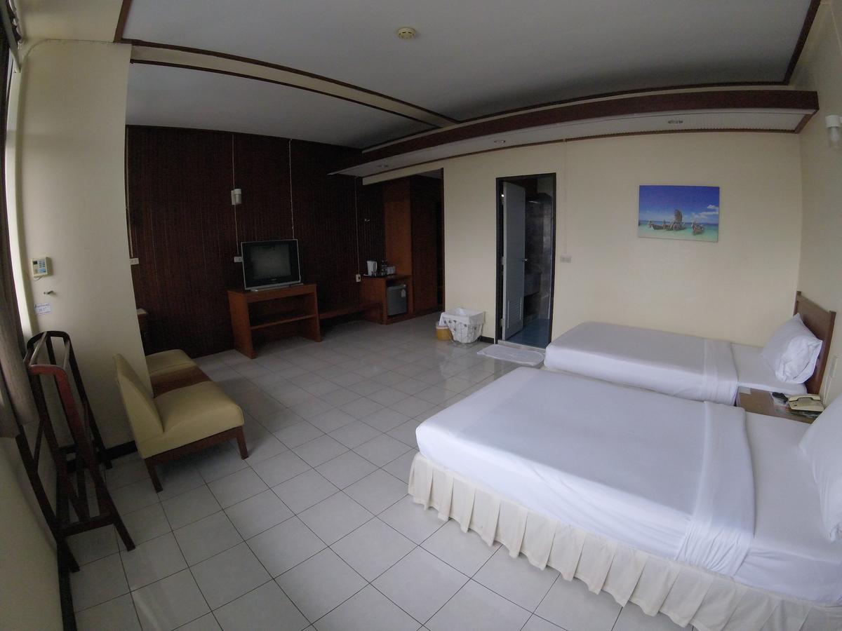 Tapee Hotel Surat Thani Buitenkant foto