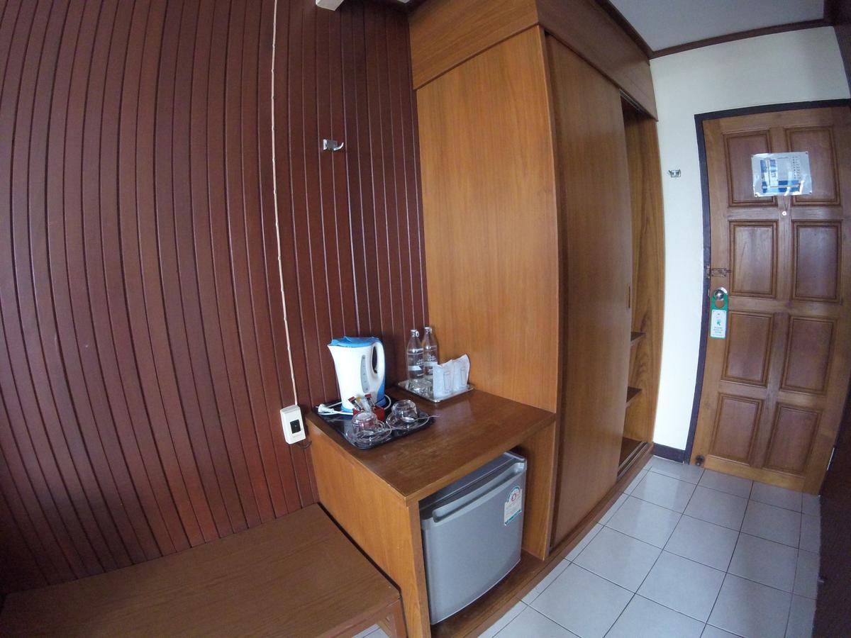 Tapee Hotel Surat Thani Buitenkant foto