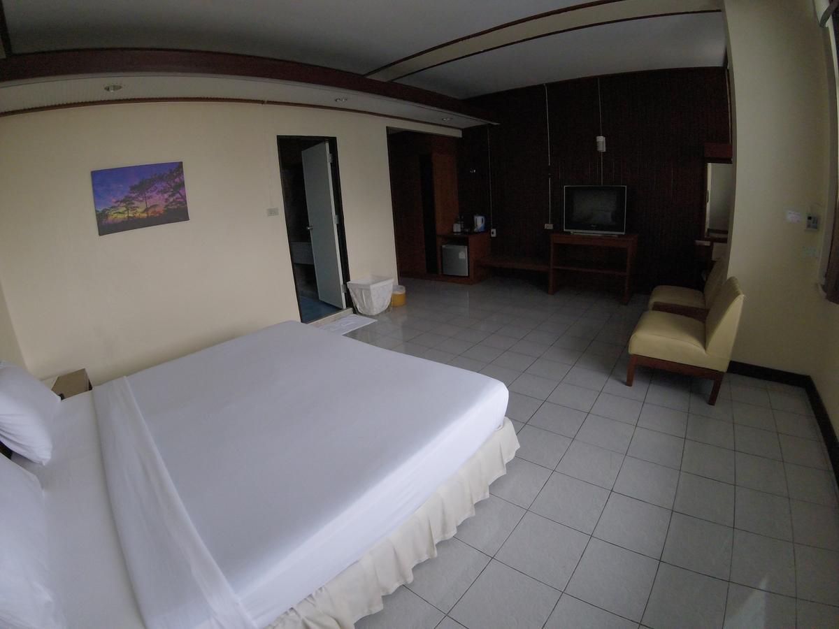 Tapee Hotel Surat Thani Buitenkant foto