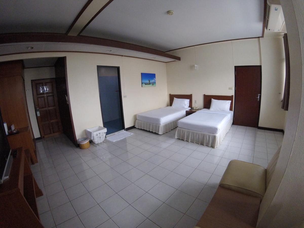 Tapee Hotel Surat Thani Buitenkant foto