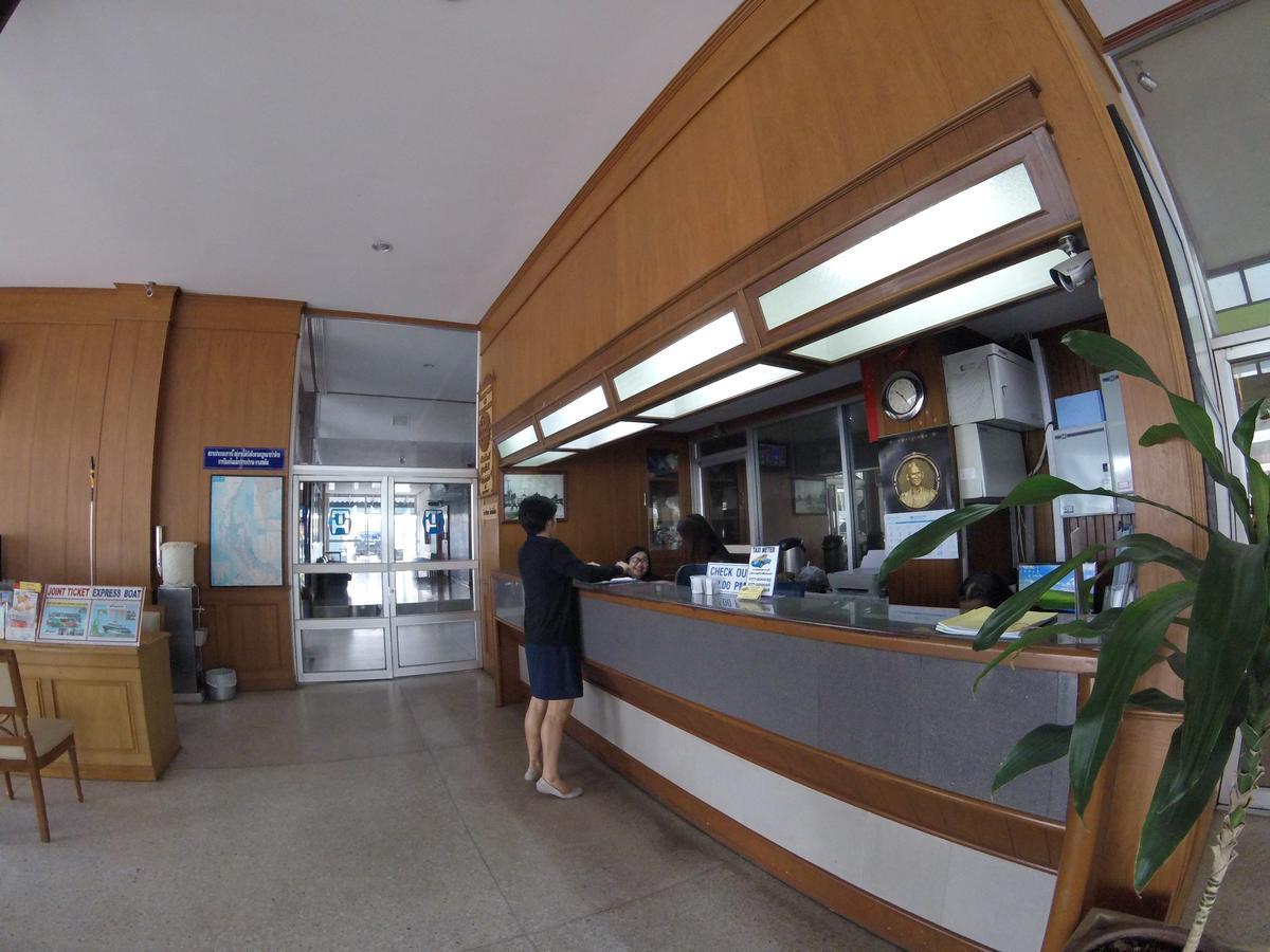 Tapee Hotel Surat Thani Buitenkant foto