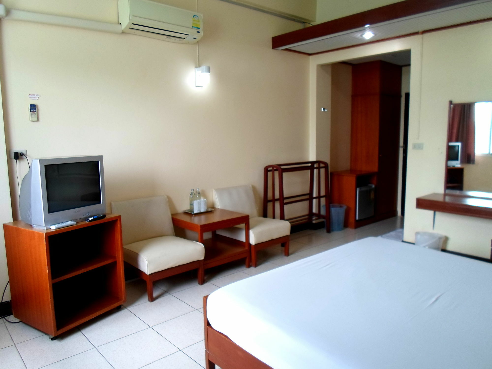 Tapee Hotel Surat Thani Buitenkant foto