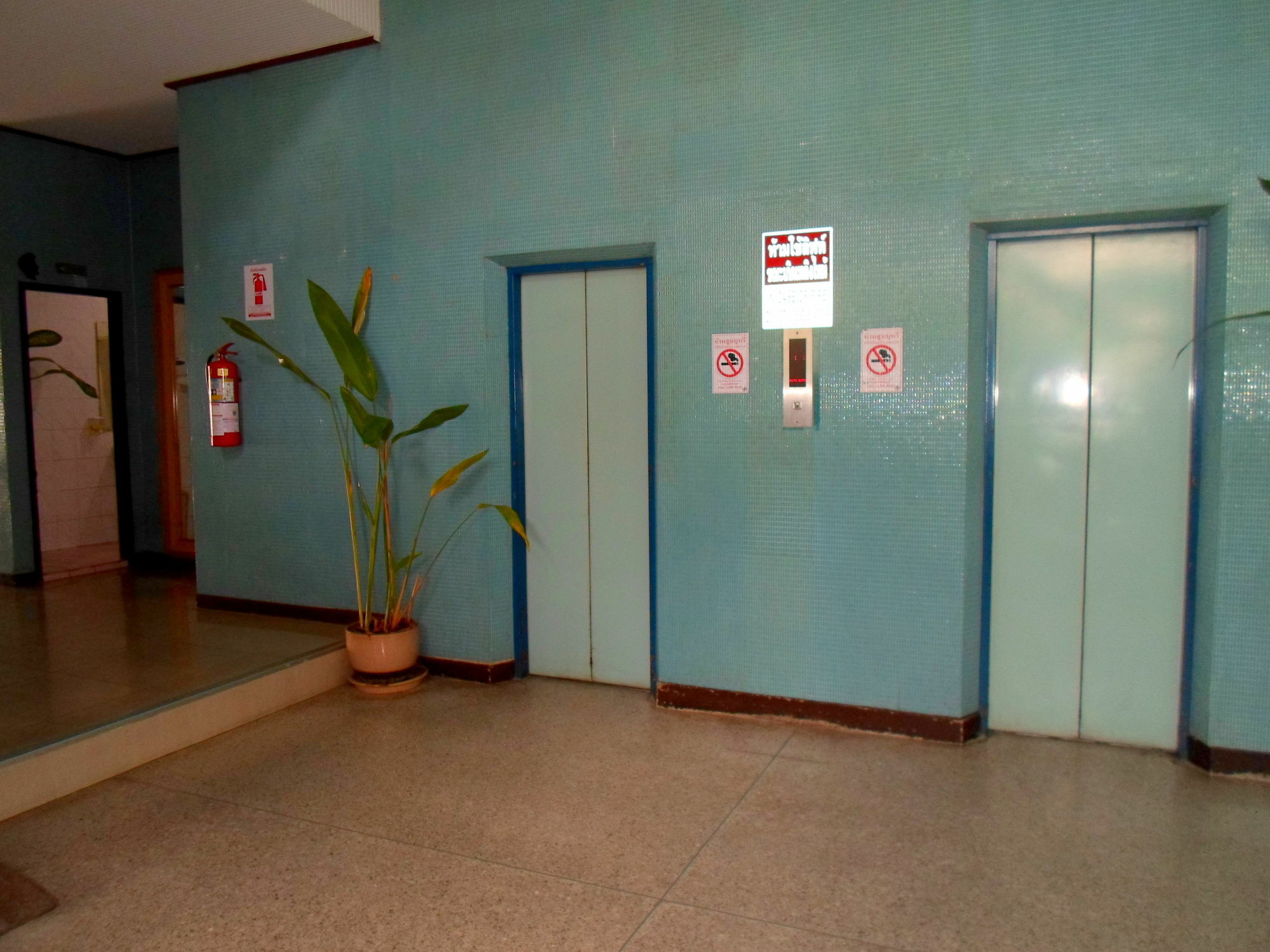 Tapee Hotel Surat Thani Buitenkant foto