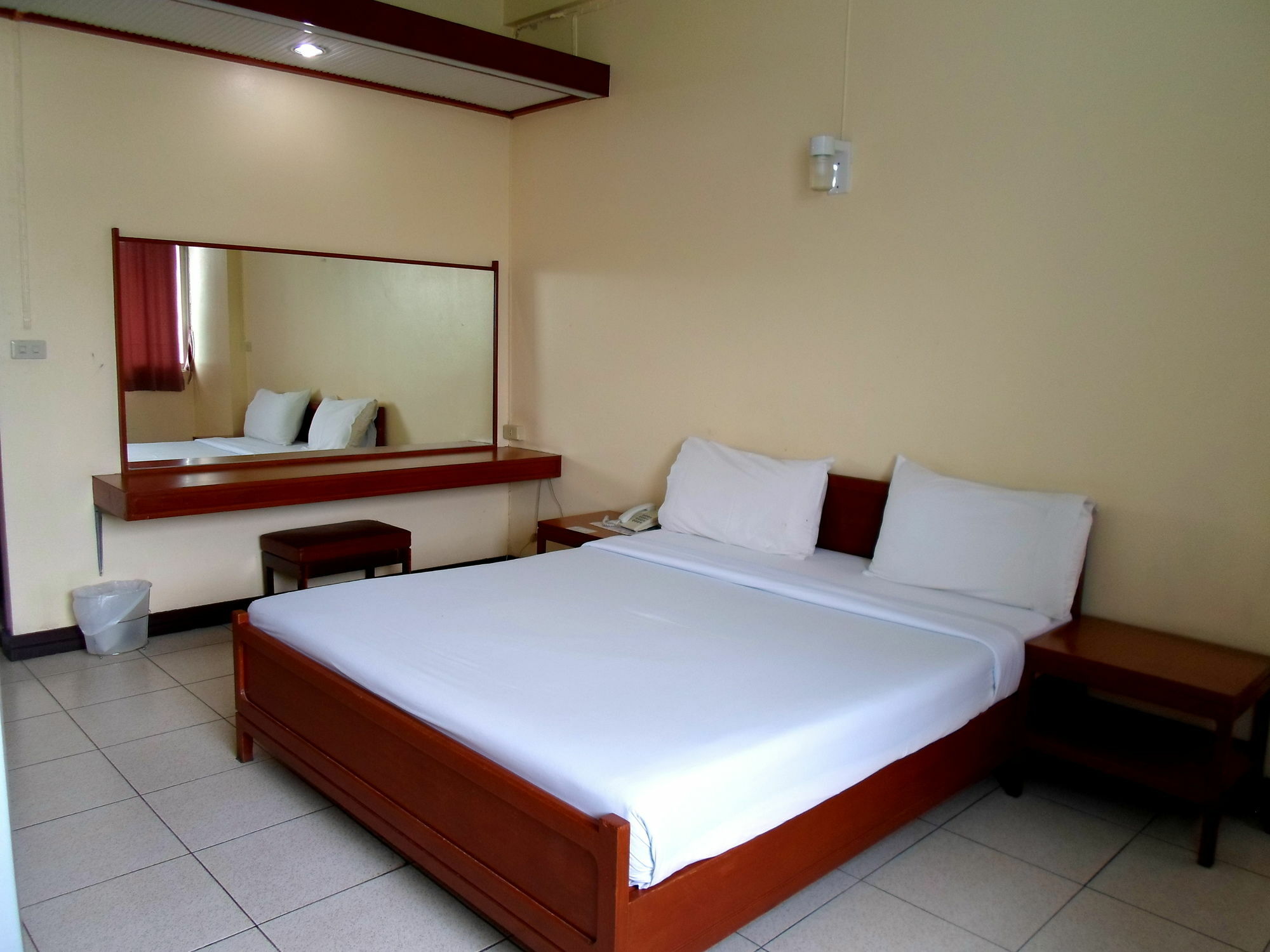 Tapee Hotel Surat Thani Buitenkant foto